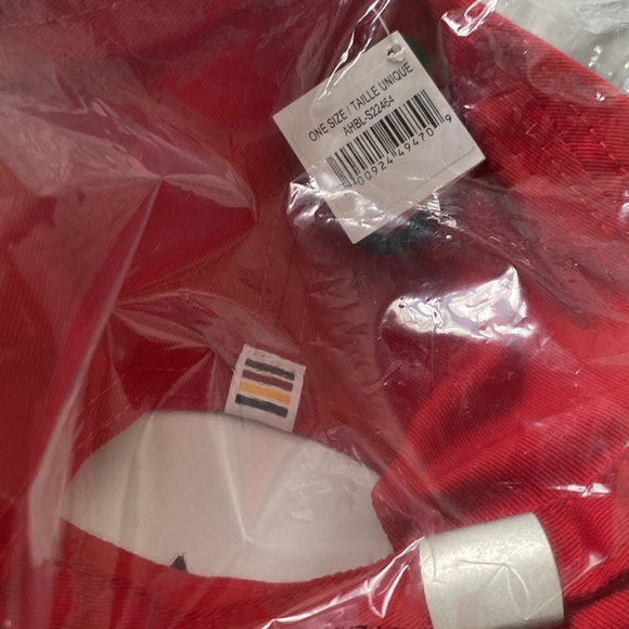 Canada Hat/Cap - Picture 2 of 2